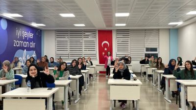 Erzincan Kız Öğrenci Yurdu Edebiyat Atölyesi’nde düzenlenen İşaret Dili Kursu,