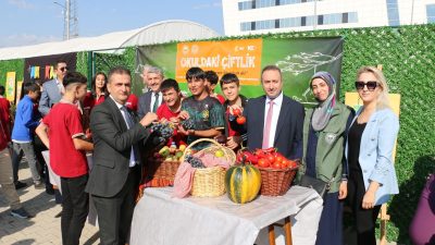 Erzincan Demirkent TOKİ Ortaokulu’nda düzenlenen etkinlik renkli görüntülere sahne oldu.