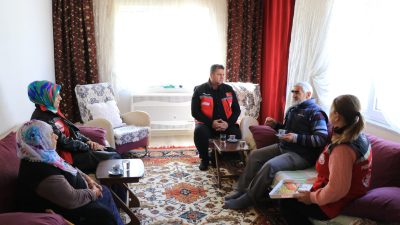 Erzincan'daki ulu çınarlar , “kahve bahane” diyerek yapılan ziyaretlerle onurlandırılıyor.