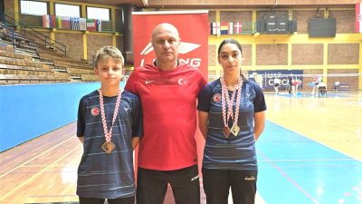 İlk kez uluslararası bir turnuvaya katılan sporcular, madalyalarla geri dönerek