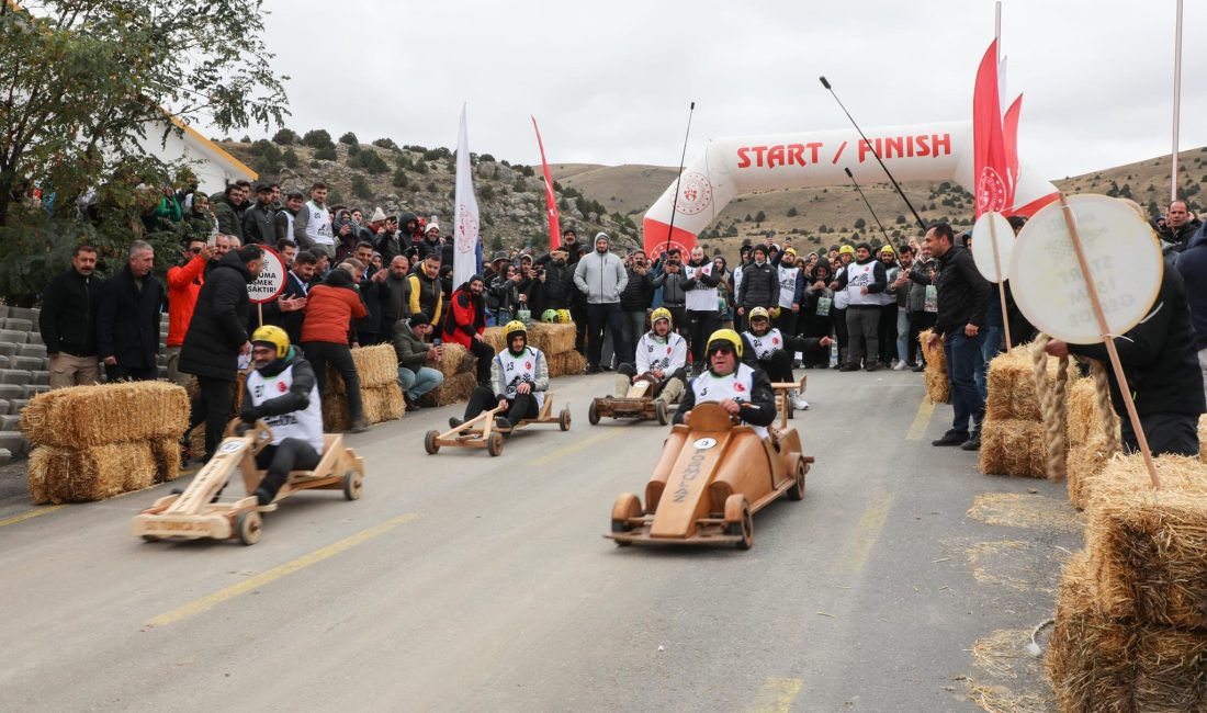 Formulaz tahta araba yarışları, bu kez Ergan Dağı Kayak Merkezi'nde