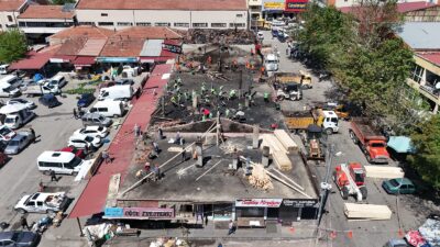 Erzincan Belediye Başkanı Bekir Aksun, Buğday Meydanı’nda yapılan çalışmaları inceleyerek