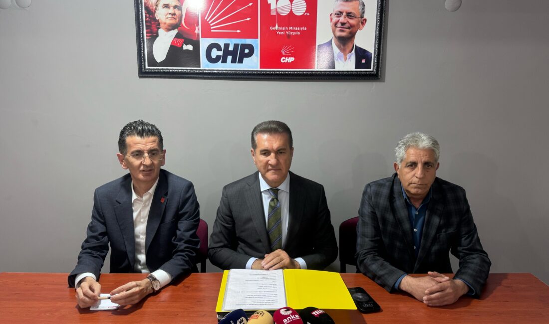 CHP Erzincan Milletvekili Mustafa Sarıgül, CHP Erzincan İl Başkanlığında bir