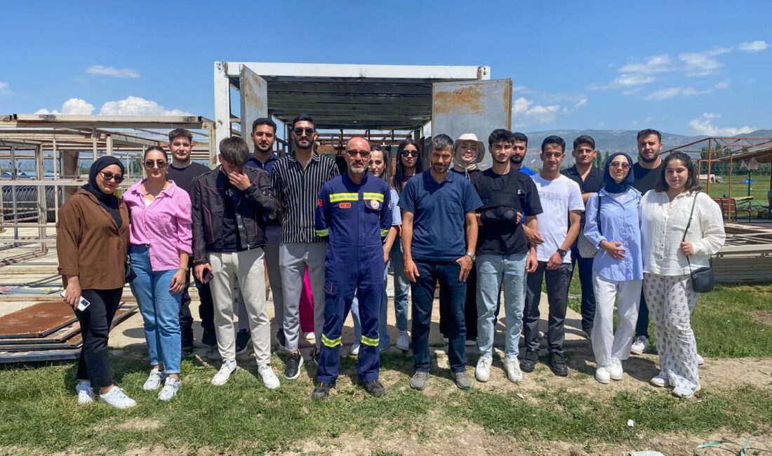 Erzincan Binali Yıldırım Üniversitesi Sivil Savunma ve İtfaiyecilik Programı öğrencileri