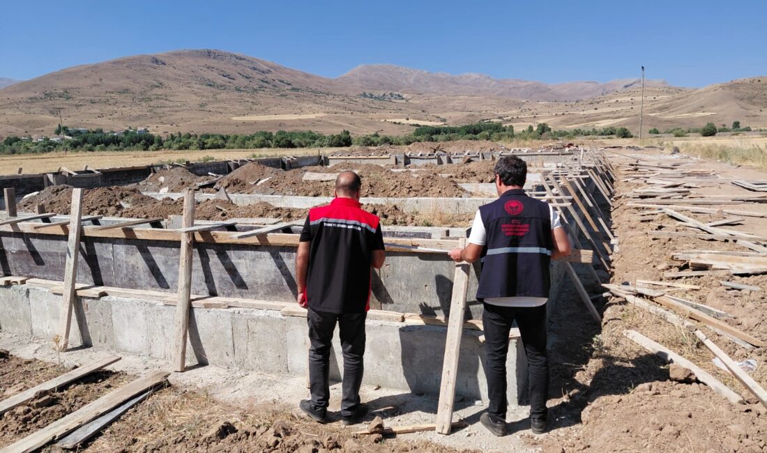 Erzincan’ın Tercan ilçesinde bulunan Tercan Baraj Gölü’nde kafes balıkçılığı artarak