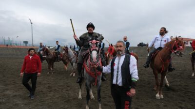 Erzincan’da atlı spor kulüplerince düzenlenen müsabakalarla asırlık ata sporu cirit