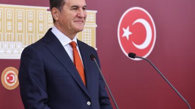 CHP Erzincan Milletvekili Mustafa Sarıgül, TBMM’de bir basın toplantısı düzenleyerek