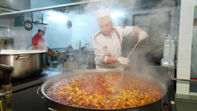 Erzincan Belediyesi, Ramazan ayı boyunca ihtiyaç sahibi ve yaşlı vatandaşlara