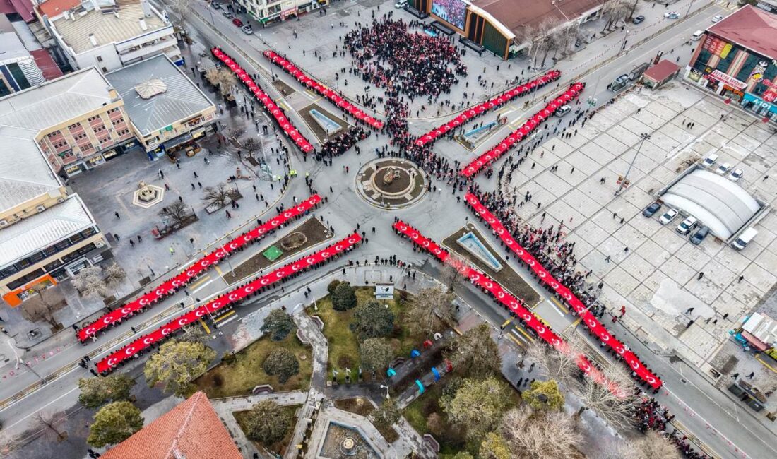 Erzincan Valiliği tarafından “İstiklal Bayrakla, İstikbal Maarifle” temasıyla düzenlenen program,