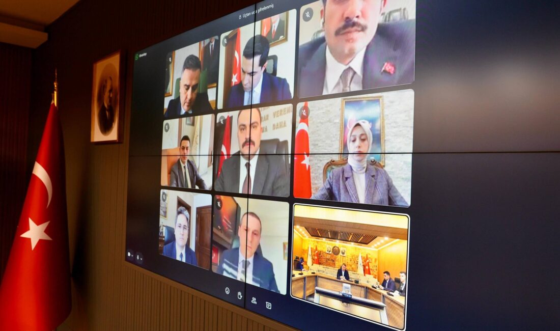 Erzincan Valisi Hamza Aydoğdu başkanlığında, vali yardımcıları ile ilçe kaymakamlarının