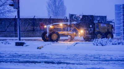 Erzincan’da dün akşam saatlerinde başlayarak gece boyunca etkisini artıran yoğun