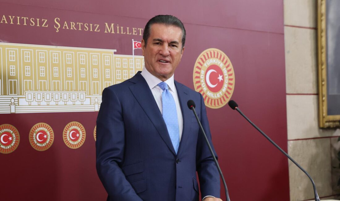 Türkiye Büyük Millet Meclisi (TBMM)’de basın toplantısı düzenleyen CHP Erzincan