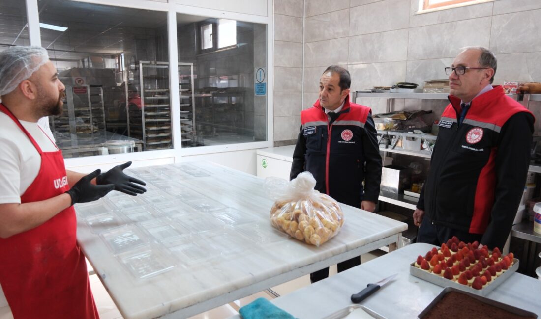 Erzincan’da bayram öncesi gıda güvenliği için denetimler sıklaştırıldı. Ekipler, kent