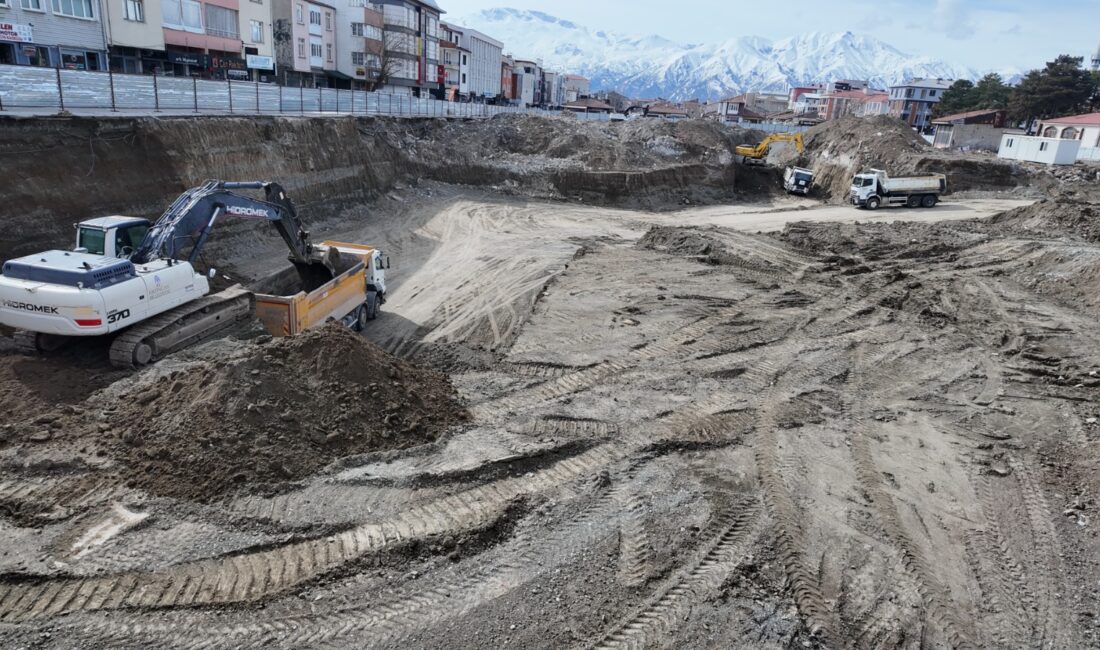 rzincan Merkez Çarşısı’nda yürütülen kentsel dönüşüm çalışmaları aralıksız devam ediyor.
