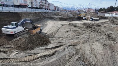 rzincan Merkez Çarşısı’nda yürütülen kentsel dönüşüm çalışmaları aralıksız devam ediyor.