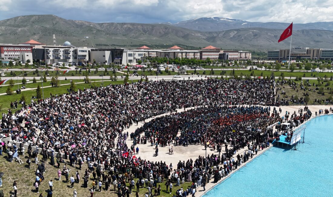Erzincan Binali Yıldırım Üniversitesi (EBYÜ), 2024-2025 akademik yılı mezunlarını düzenlenen