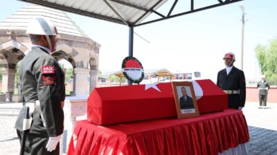 Kıbrıs Gazisi merhum Zeynal Güngör, Erzincan’ın Altınbaşak Beldesi Cemevi’nde düzenlenen