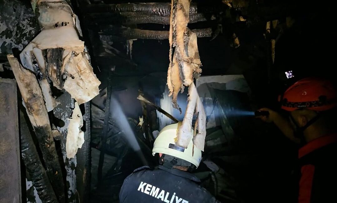 Kemaliye ilçesine bağlı Kışlacık Köyü’nde dün akşam saatlerinde çıkan yangın,