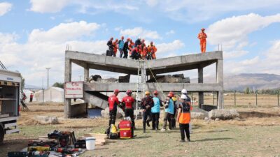 Erzincan’da olası deprem ve afetlere hazırlık amacıyla düzenlenen bölge düzeyi
